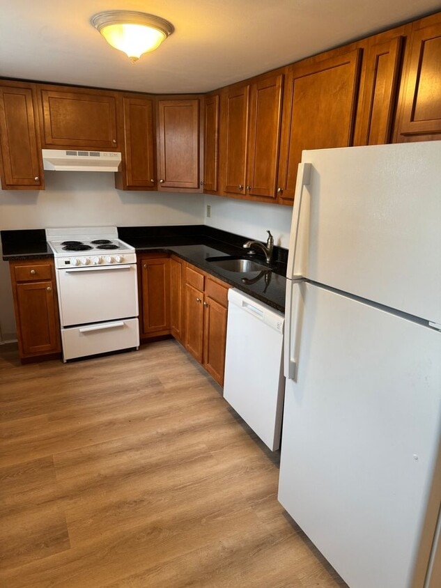 Photo - 71 Selkirk Rd