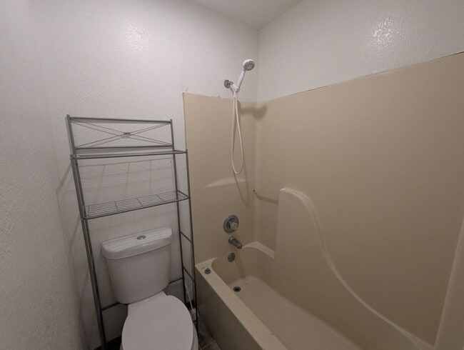 Building Photo - 2 Bed/1 Bath Apartment in Melbourne