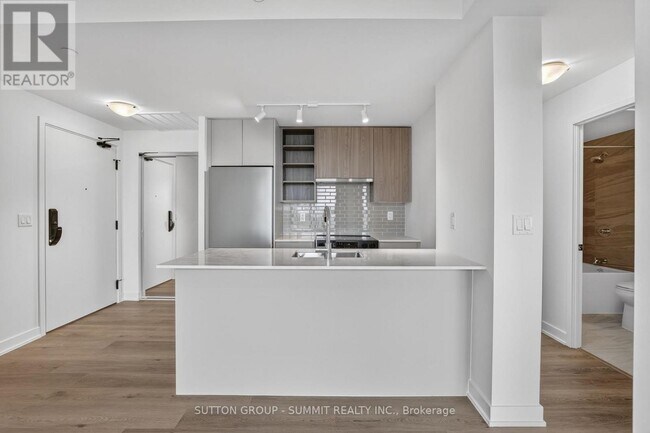Photo du bâtiment - 2075 Lakeshore Rd.
