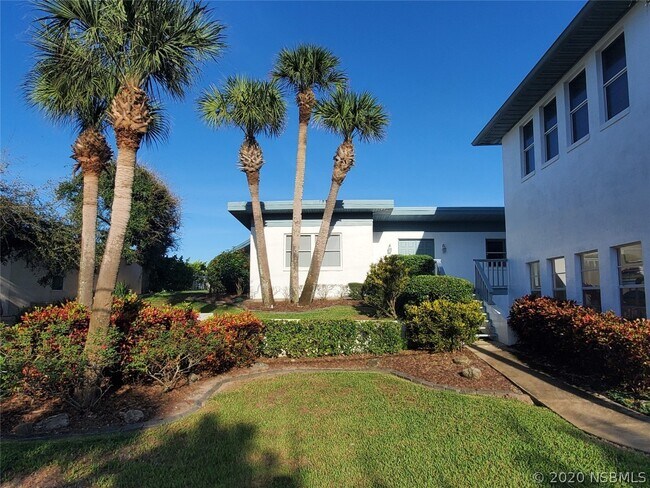 Building Photo - 2109 Ocean Dr
