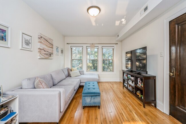 Foto del edificio - 3248 N Linder Ave