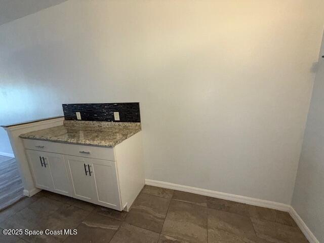 Building Photo - 2180 Country Club Dr