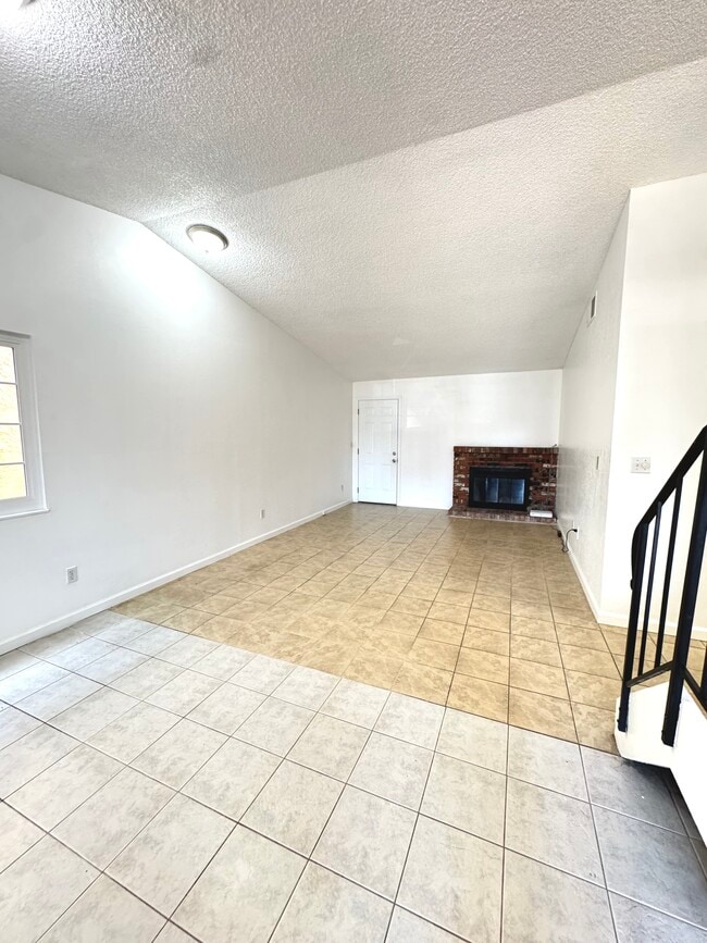 Building Photo - 2412 Sequoia Dr
