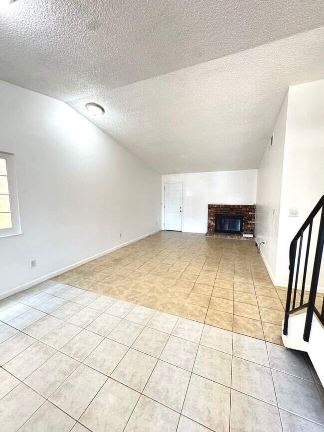 Foto del edificio - 2412 Sequoia Dr
