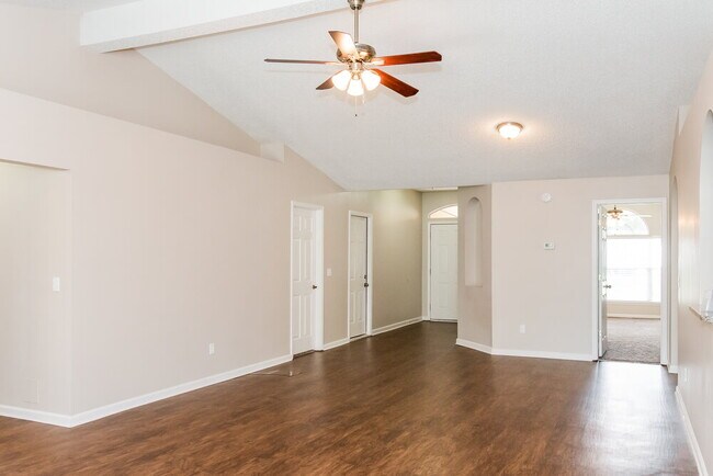 Foto del edificio - 607 Cozybrook Ln