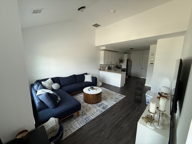 livingroom/kitchen - 68 Park Ave