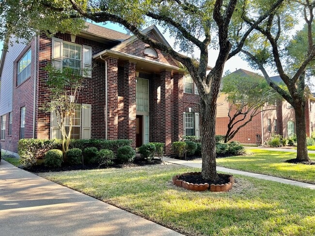 Building Photo - 2339 Plantation Bend Dr