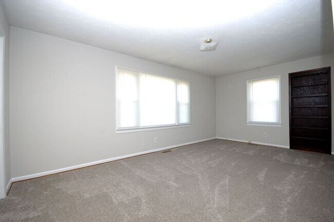 Foto del edificio - 337 Lees Country Club Rd