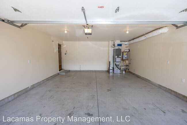 Building Photo - 3 br, 2.5 bath House - 13310 NE 51st St.