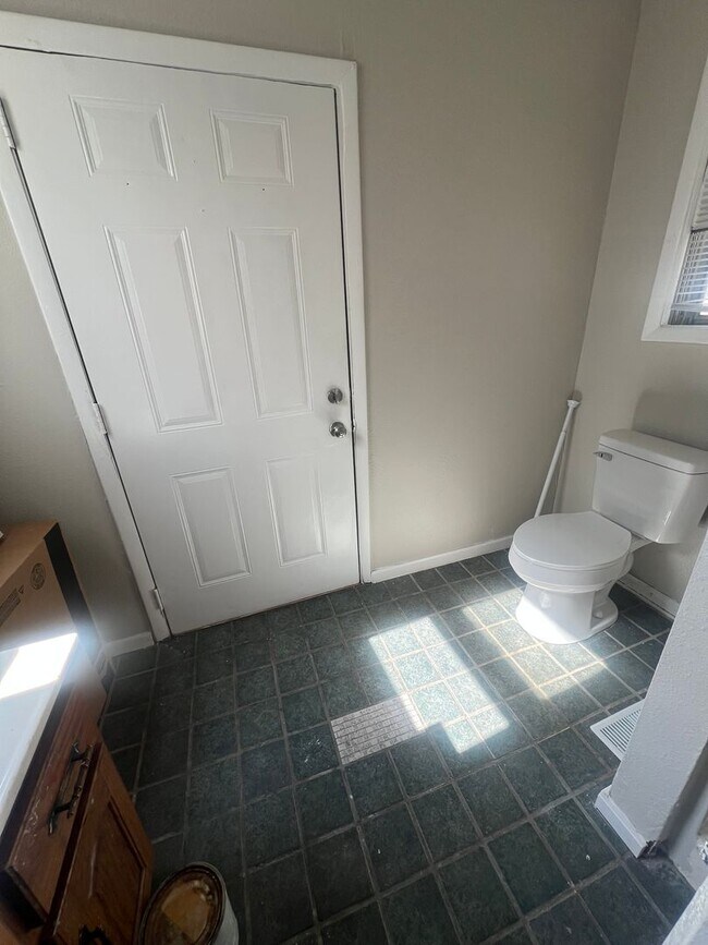 Building Photo - Spacious 4 Bedroom 2 Full Bath Home across...
