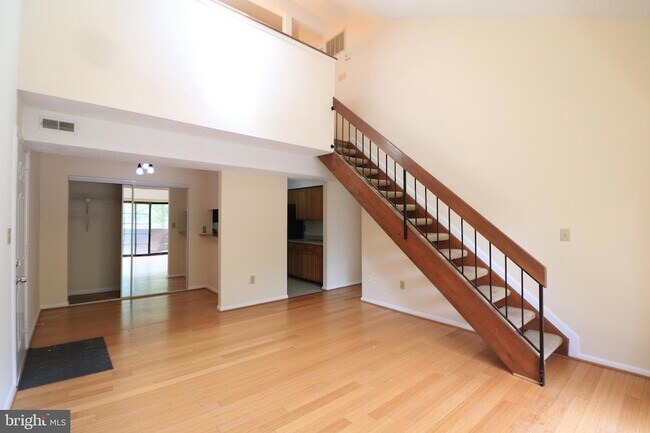 Building Photo - 1639 Carriage House Terrace