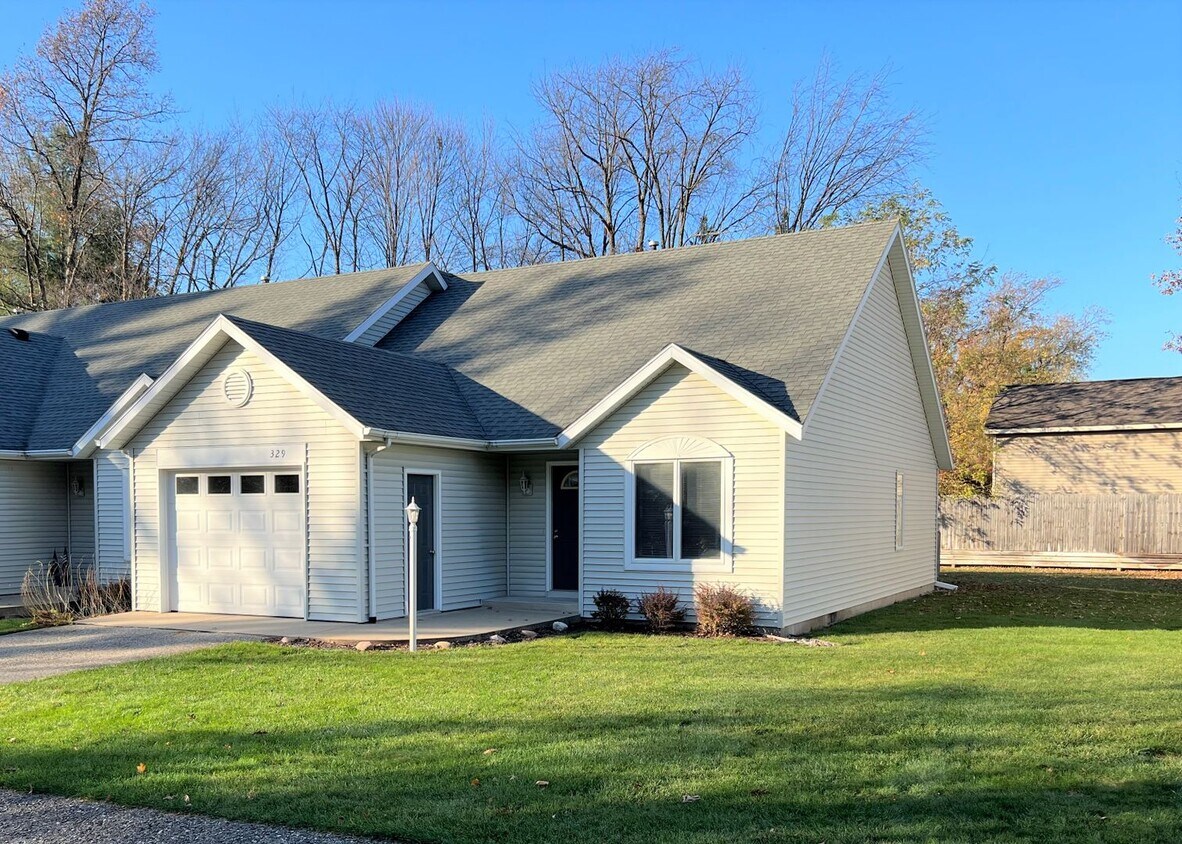 329 Nestlewood Dr Unit 329, Holland, MI 49424 Condo for Rent in