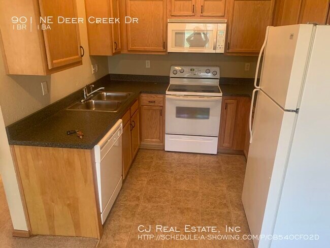 Foto del edificio - 901 NE Deer Creek Dr