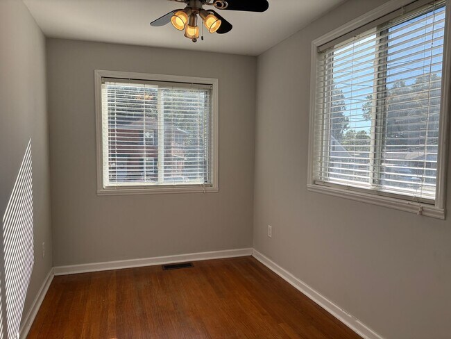 Foto del edificio - 4 Bedroom, 2 Bathroom House in Greensboro!