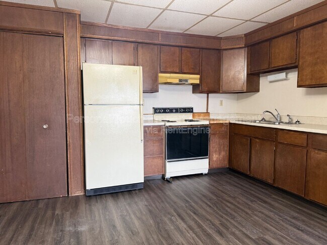 Foto del edificio - 911 Western Rd