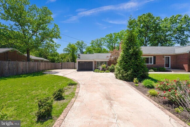 Building Photo - 5611 Dawes Ave