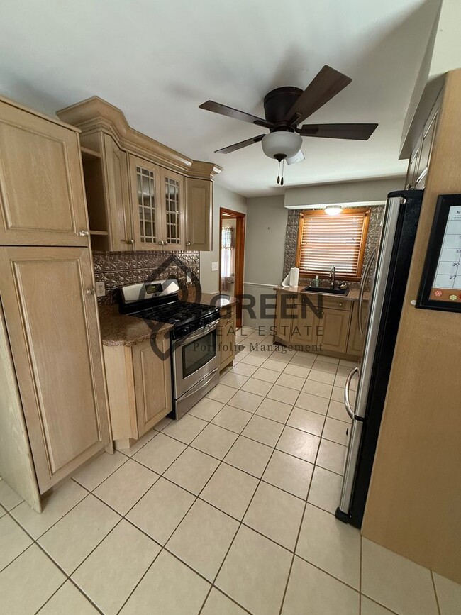 Building Photo - 2 bed 1 bathroom home for rent in Bradley IL
