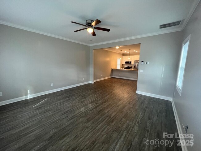 Building Photo - 1086 20th St NE