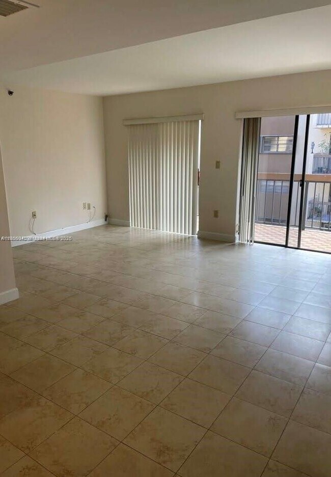 Foto del edificio - 5249 NW 7th St