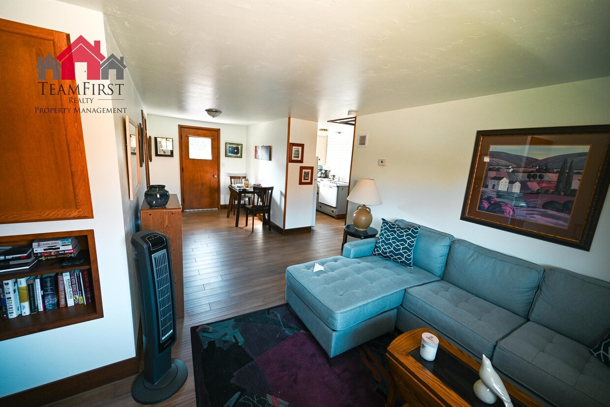 2016 Fern Ln, Green Bay, WI 54302 Townhome Rentals in Green Bay WI