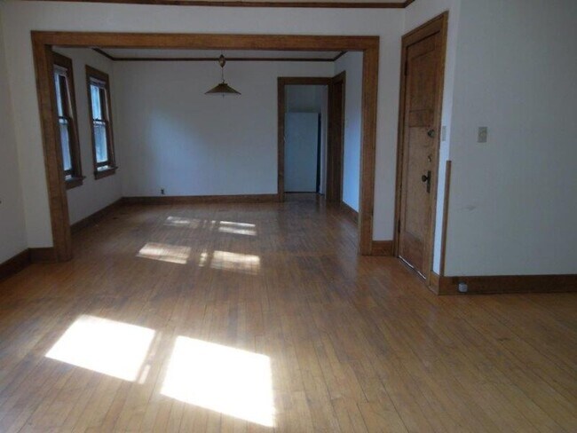 Foto del edificio - 1108 E Johnson St