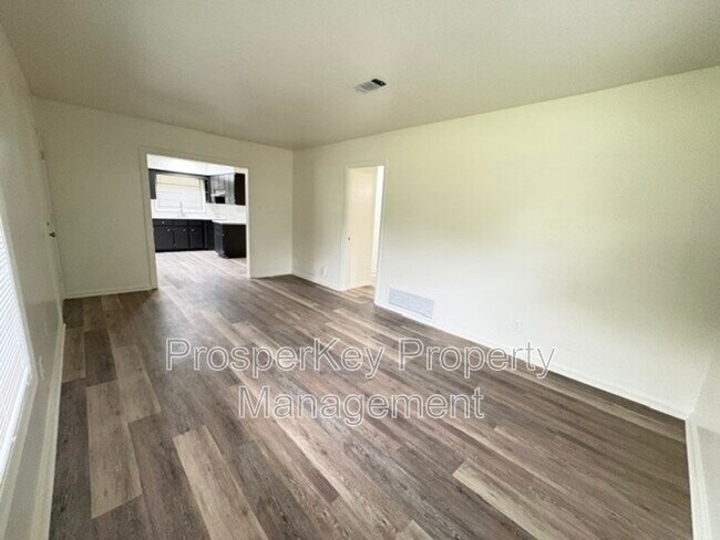 Foto del edificio - 2127 Wellborn Dr