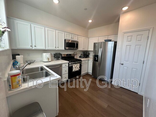 Building Photo - 1087 Buena Vis Ln