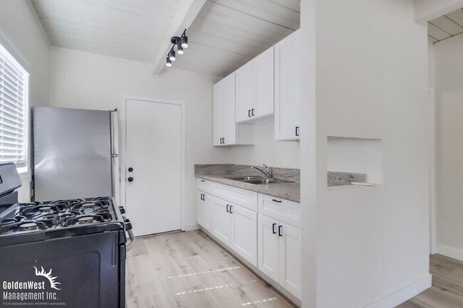 Foto del edificio - Freshly Renovated 2Bdm 1Ba Apartment in San Diego