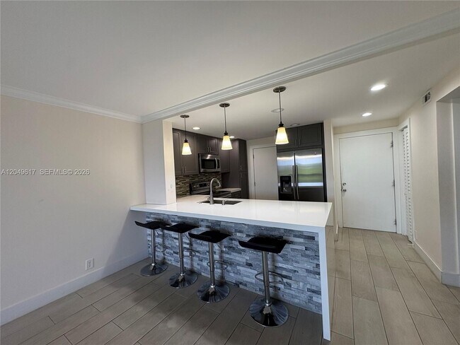 Foto del edificio - 900 NE 12th Ave