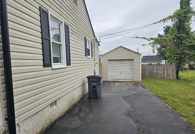 Building Photo - 2382 Hiwassee Cir