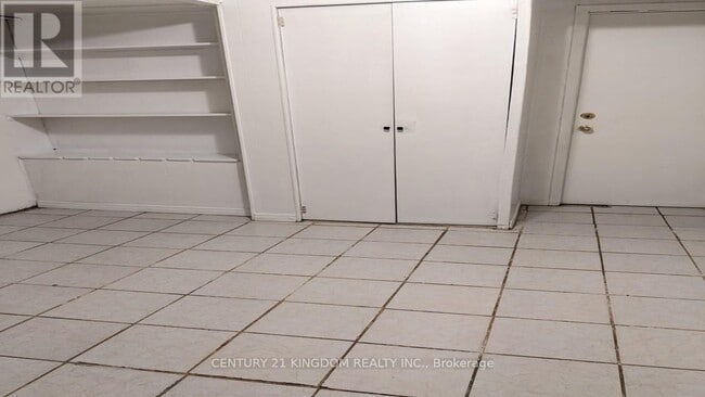 Building Photo - 10 Shoreview Dr