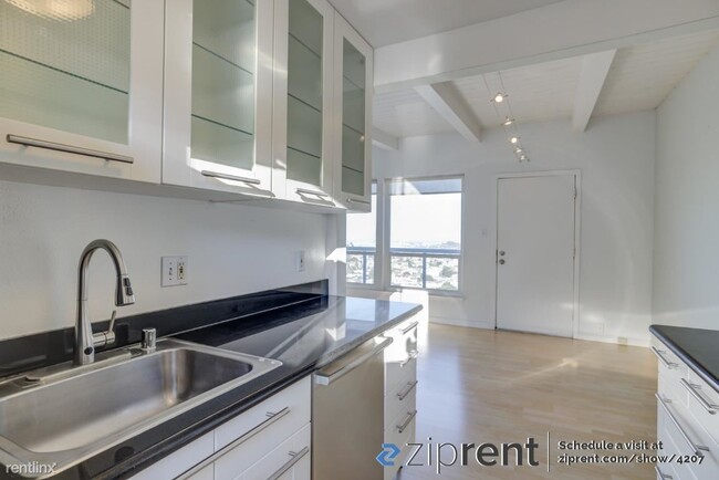 Foto del edificio - 695 Grand View Ave