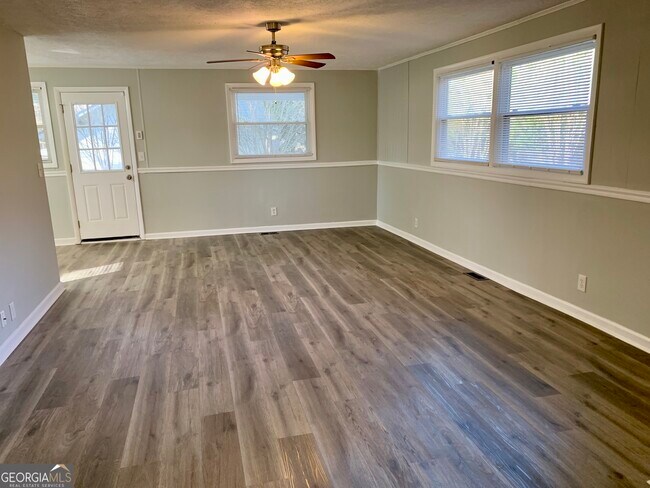 Building Photo - 3006 Cleburne Pkwy
