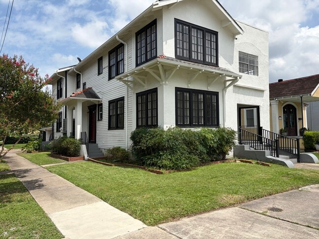Building Photo - 700 Florida Blvd