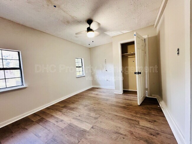 Foto del edificio - 2207 Bell St