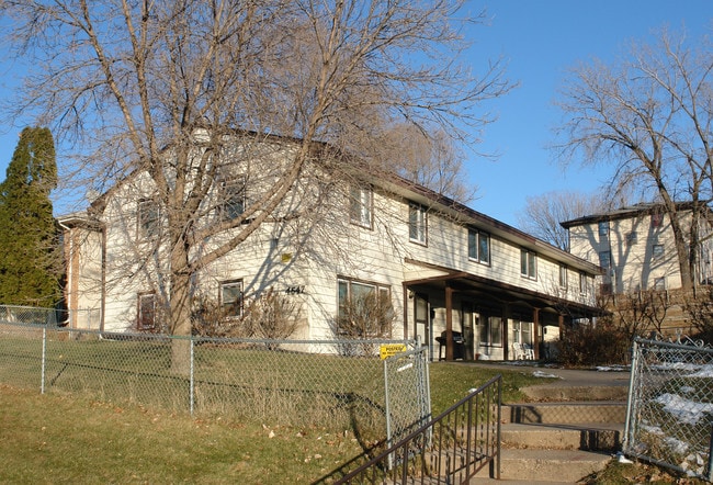 Building Photo - 4641-4647 Tyler St NE