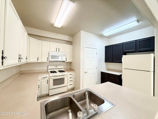 Building Photo - 1131 Hughes St