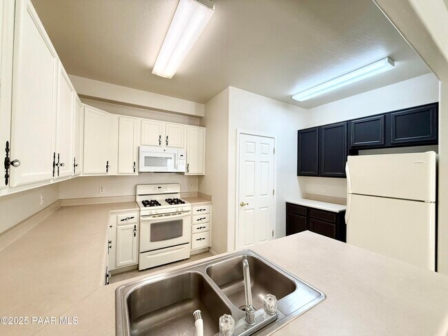 Foto del edificio - 1131 Hughes St