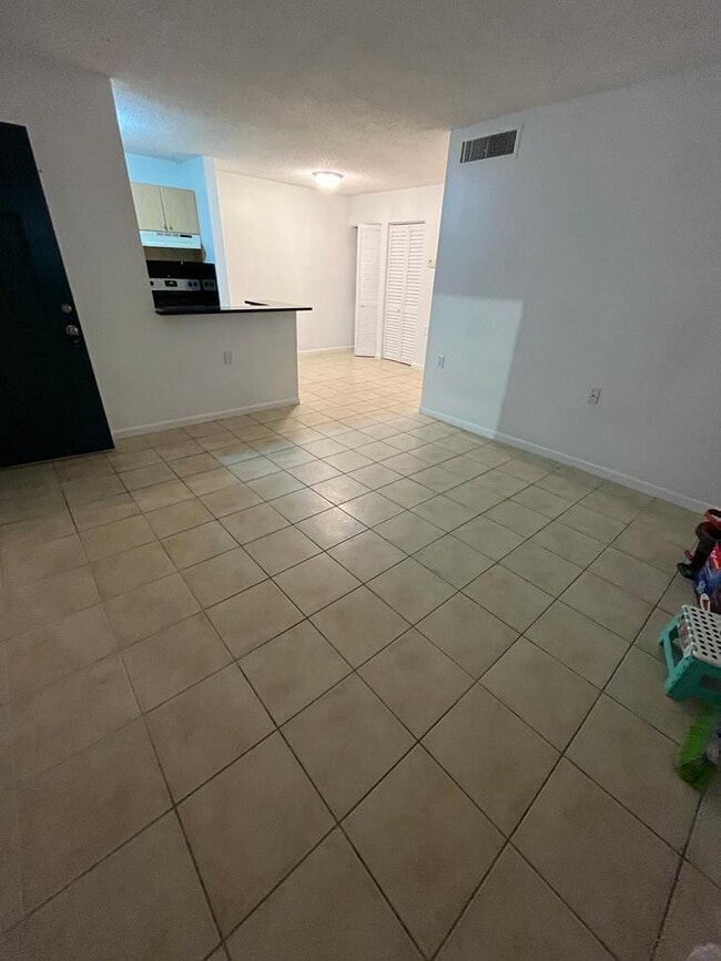 Foto del edificio - 6935 NW 179th St