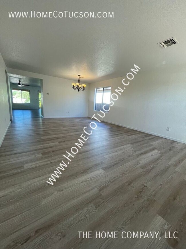 Building Photo - 9403 E GRAPEVINE SPRING PL- Beautiful thre...
