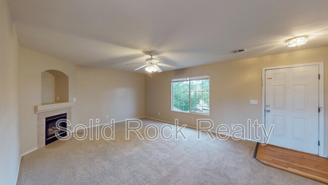 Building Photo - 4960 Universal Heights