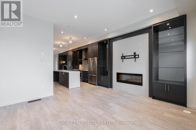 Building Photo - 222 Vellwood Common