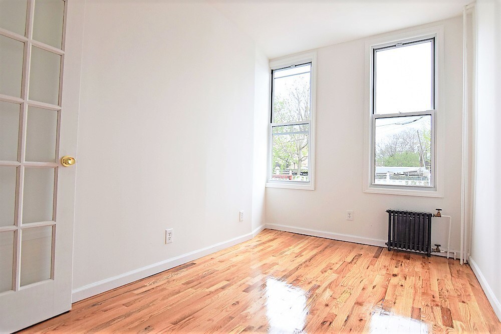 Primary Photo - 61-13 55th St