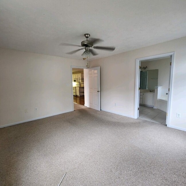 Building Photo - 1720 Renwick Dr