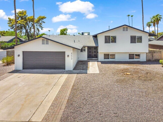 Building Photo - 6 bed/ 3.5 bath