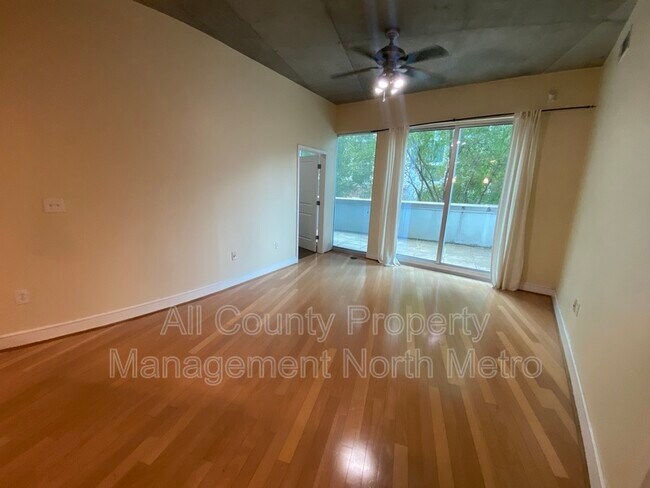 Foto del edificio - 950 W Peachtree St NW