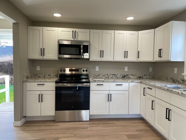 Foto del edificio - Newly Remodeled 2 Bedroom 1 Bathroom Home***A MUST SEE HOME***