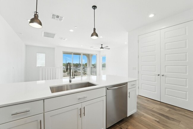 Foto del edificio - Like New Luxurious Model Home in Warner Meadows!
