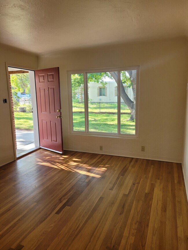 Foto del edificio - 339 Madison St NE