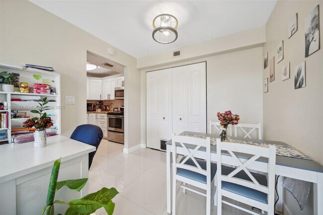 Foto del edificio - 1740 NW N River Dr